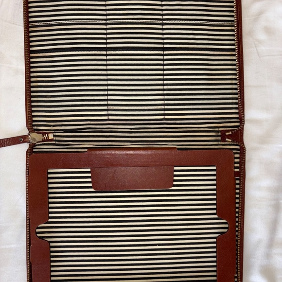 Kate Spade dictionary leather tablet holder - Picture 4 of 13